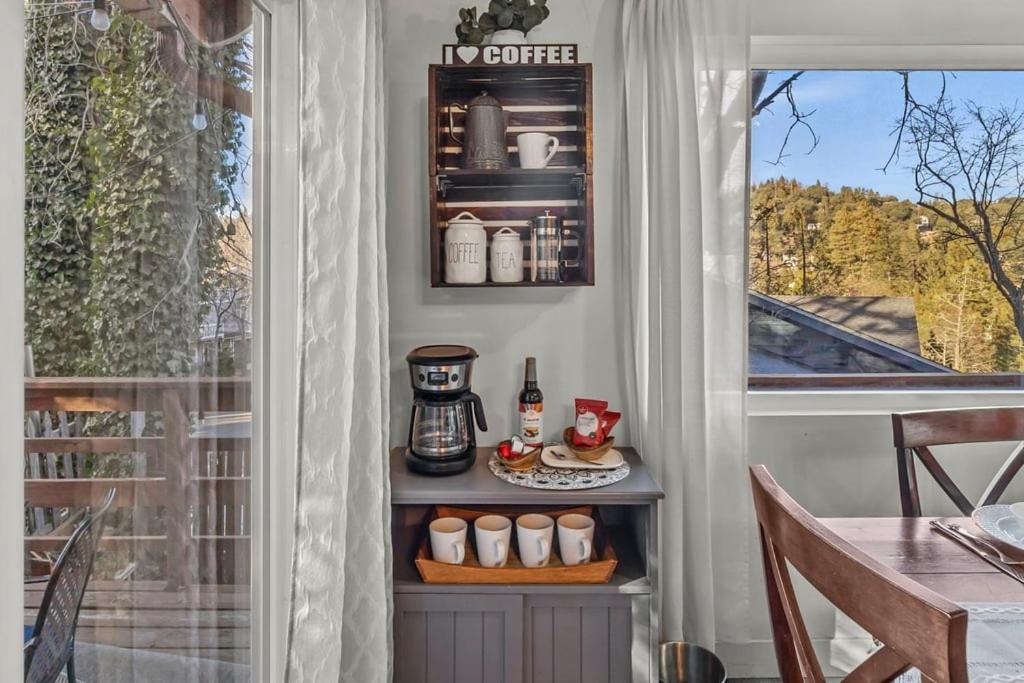 The Lake House Crestline Room photo