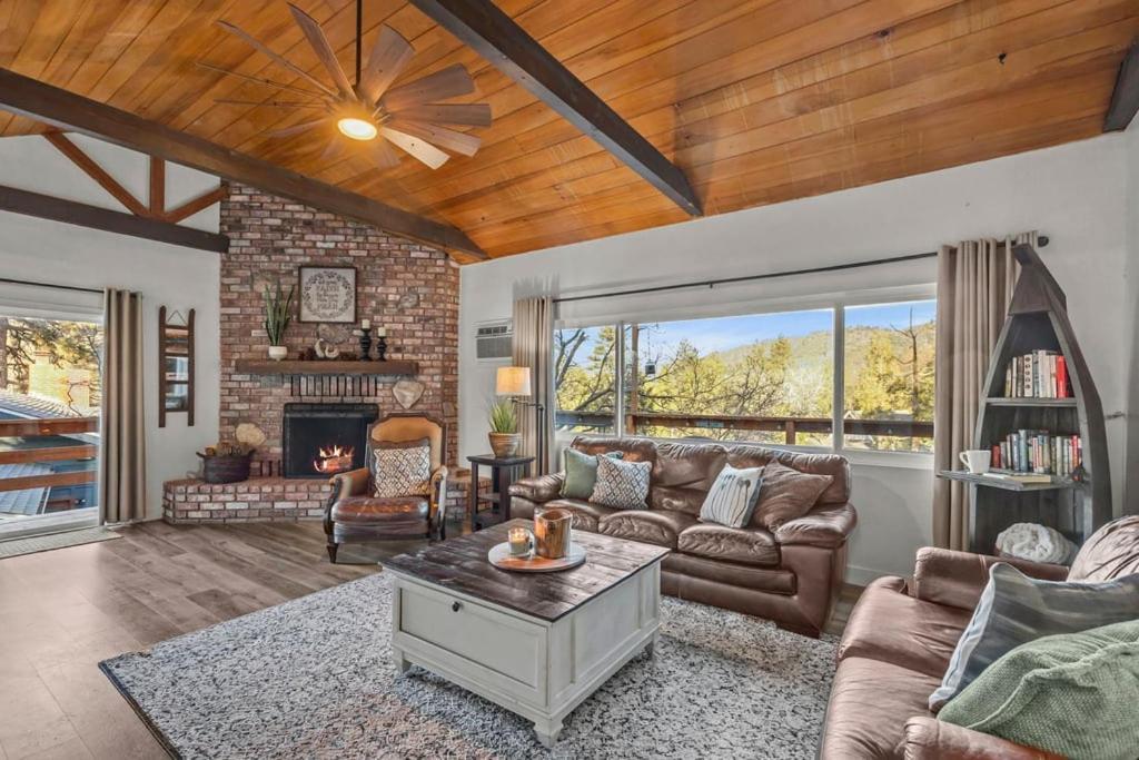 The Lake House Crestline Exterior photo